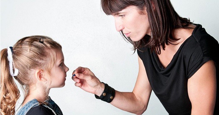 Bé dùng kháng sinh dài ngày