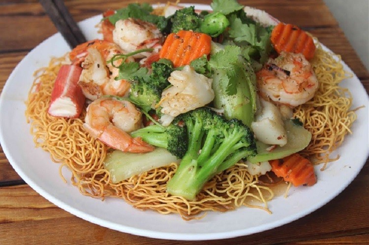 Mì xào giòn hải sản